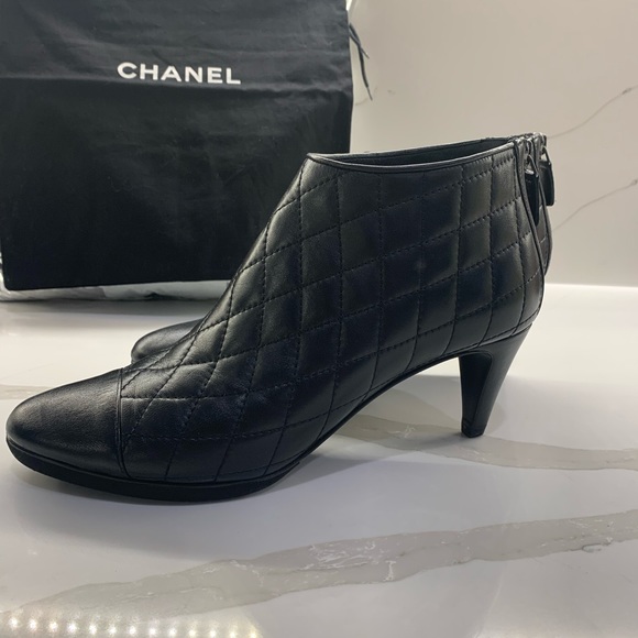 Chanel booties size 40 color black with silver cc new soles - Picture 3 of 13